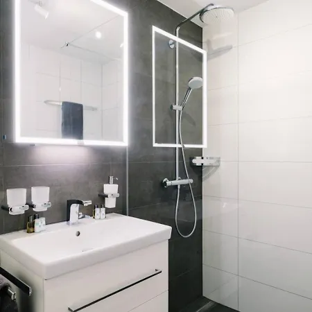 Moench In See- Und Bergnaehe, Modern, Mit Balkon, 4 Gaeste