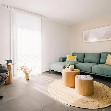 Moench In See- Und Bergnaehe, Modern, Mit Balkon, 4 Gaeste *