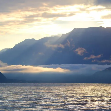 Moench In See- Und Bergnaehe, Modern, Mit Balkon, 4 Gaeste *