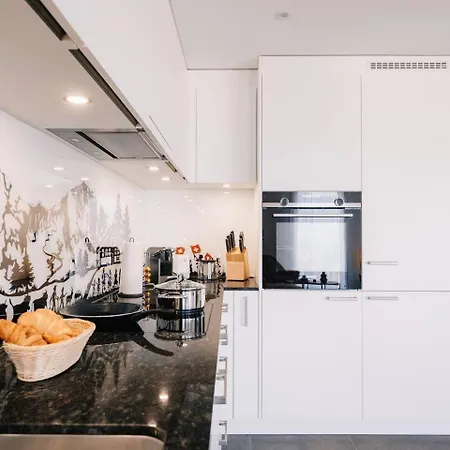 Moench In See- Und Bergnaehe, Modern, Mit Balkon, 4 Gaeste *